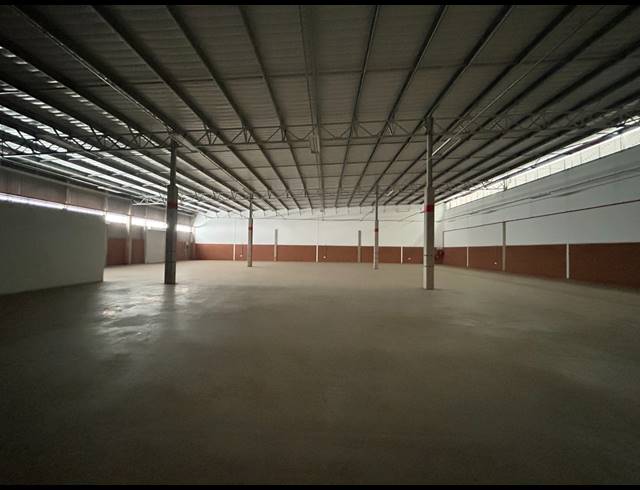 1,316M² WAREHOUSE TO LET IN CLAYVILLE